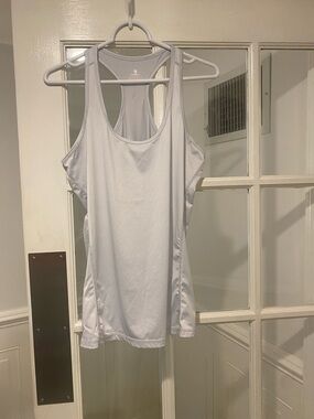 Teysone size Large tank top good condition